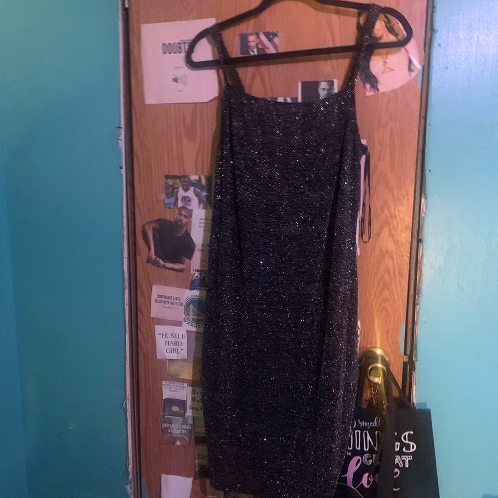Forever 21 -Sparkling black dress